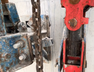 爬架電動葫蘆和附墻支座、提升支座之間的位置關(guān)系